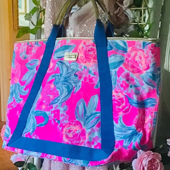 Lilly Pulitzer Handbags - Beautiful Lilly pulitzer large tote